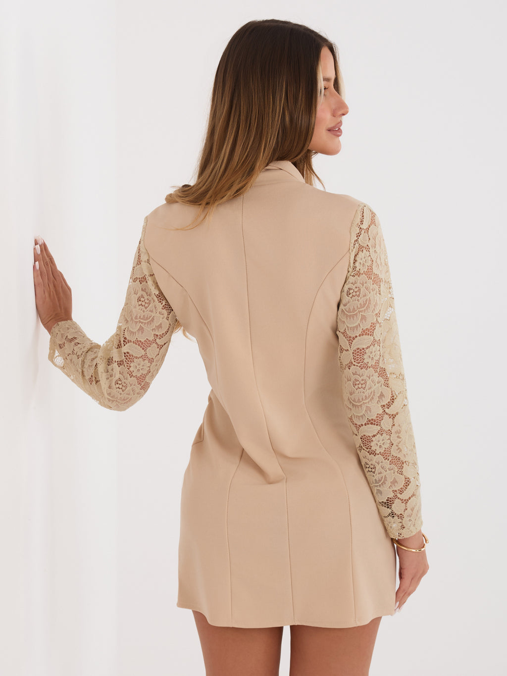 MELFIA NOIRÉ – Elegantes Minikleid mit Spitzenärmeln