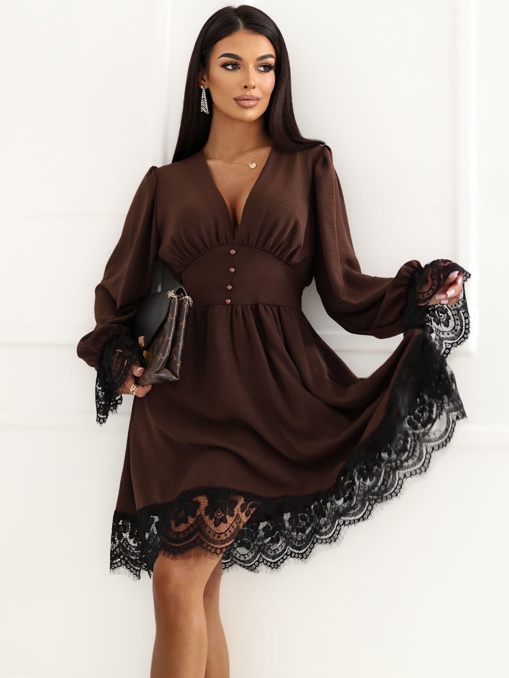 MELFIA ELARA – Elegantes ausgestelltes Kleid mit Taillenabnähern