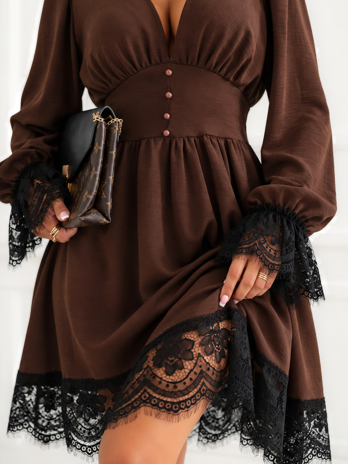 MELFIA ELARA – Elegantes ausgestelltes Kleid mit Taillenabnähern