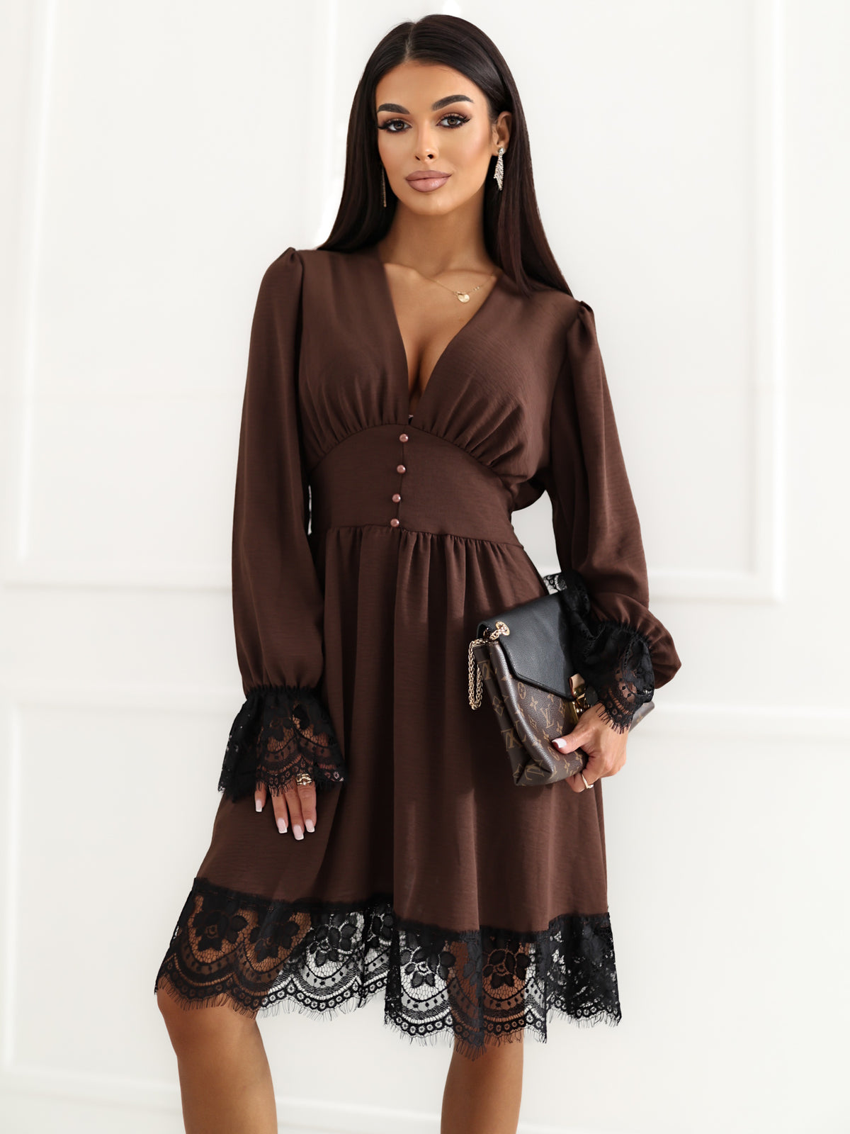 MELFIA ELARA – Elegantes ausgestelltes Kleid mit Taillenabnähern