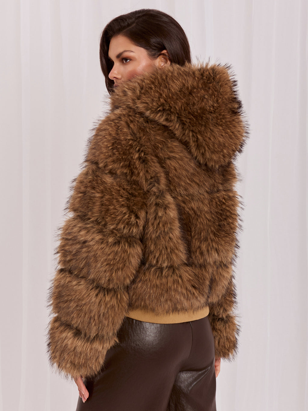 MELFIA AMARA – Elegante Damenjacke aus Kunstfell mit Taschen