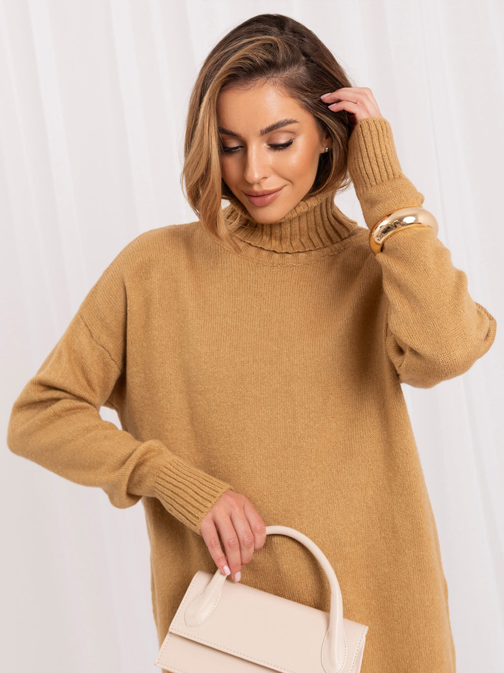 MELFIA – Lockerer Pullover mit hohem Kragen