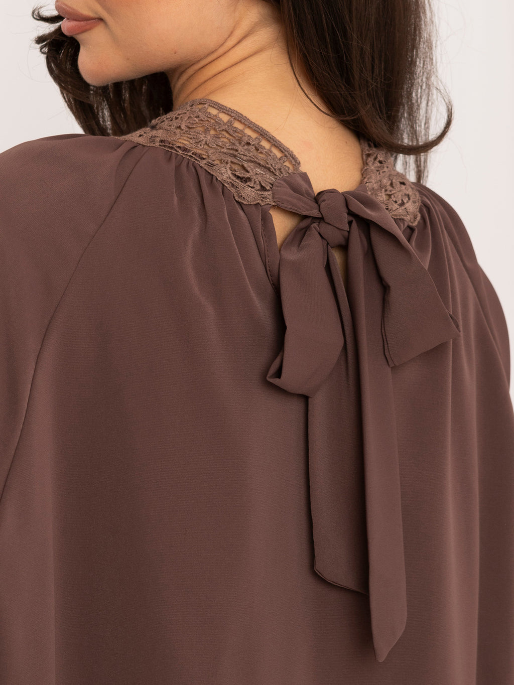 MELFIA – Elegante Bluse mit Spitzenabschluss
