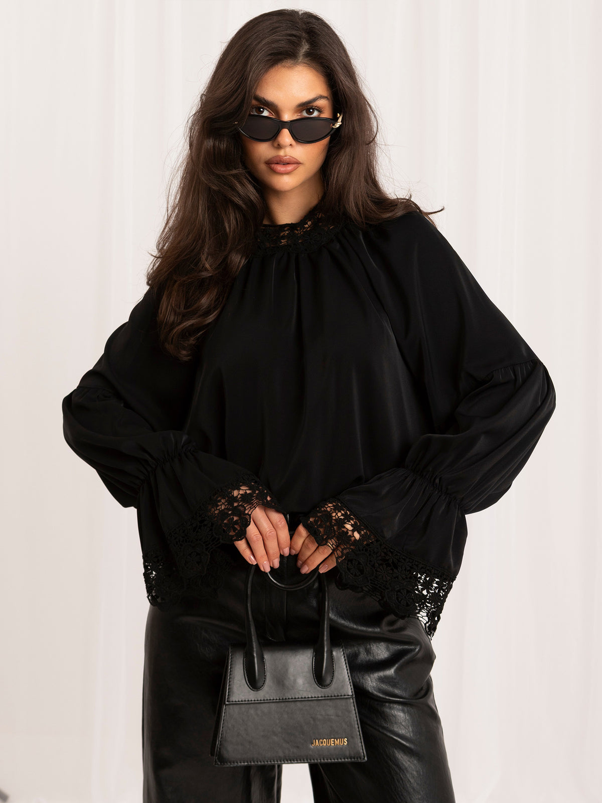 MELFIA – Elegante Bluse mit Spitzenabschluss