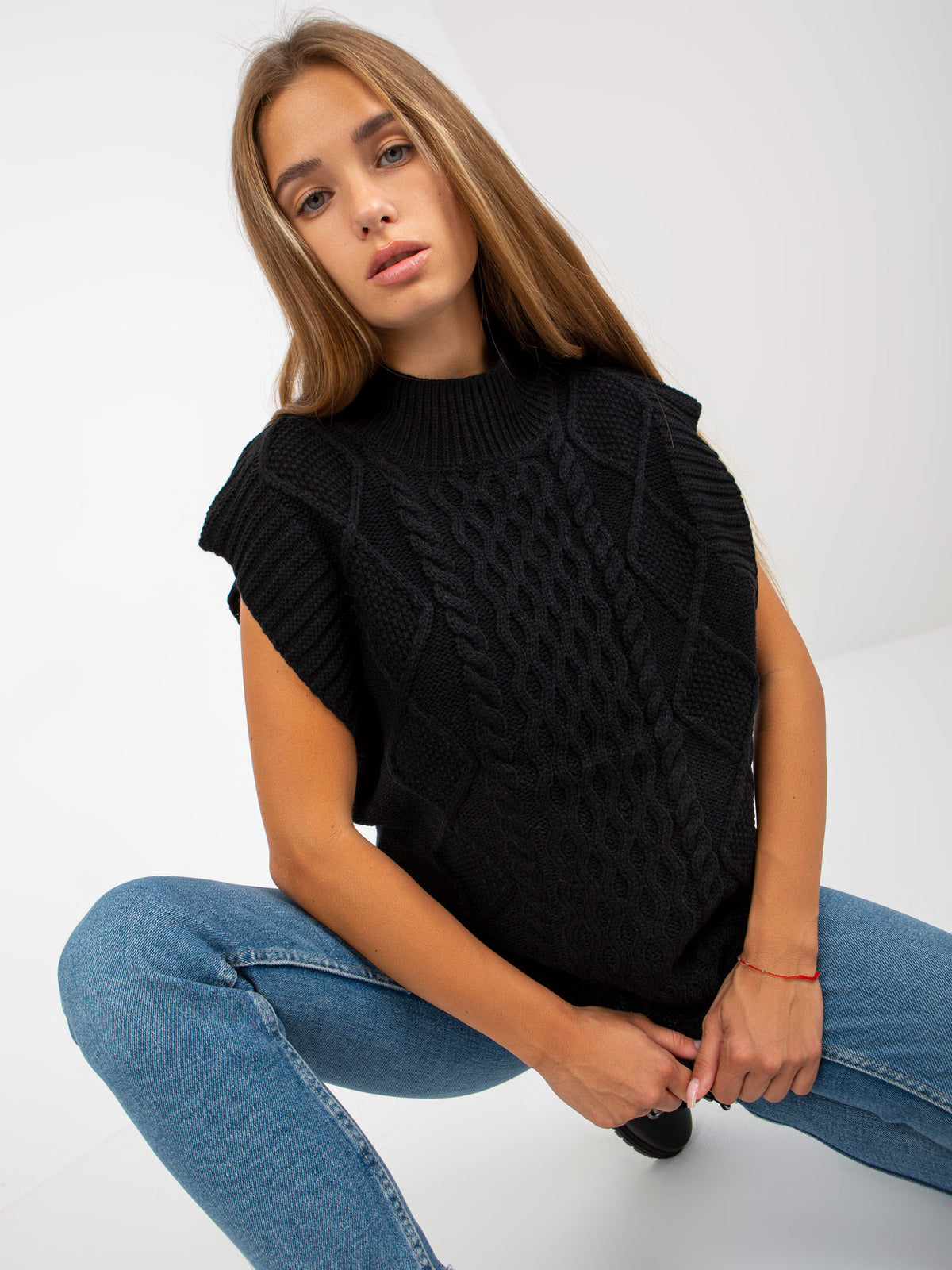 MELFIA – Strickweste mit Zopfmuster