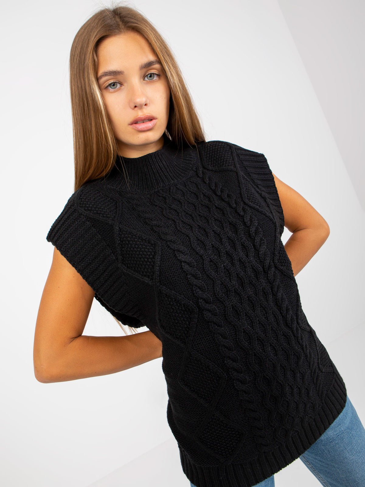 MELFIA – Strickweste mit Zopfmuster