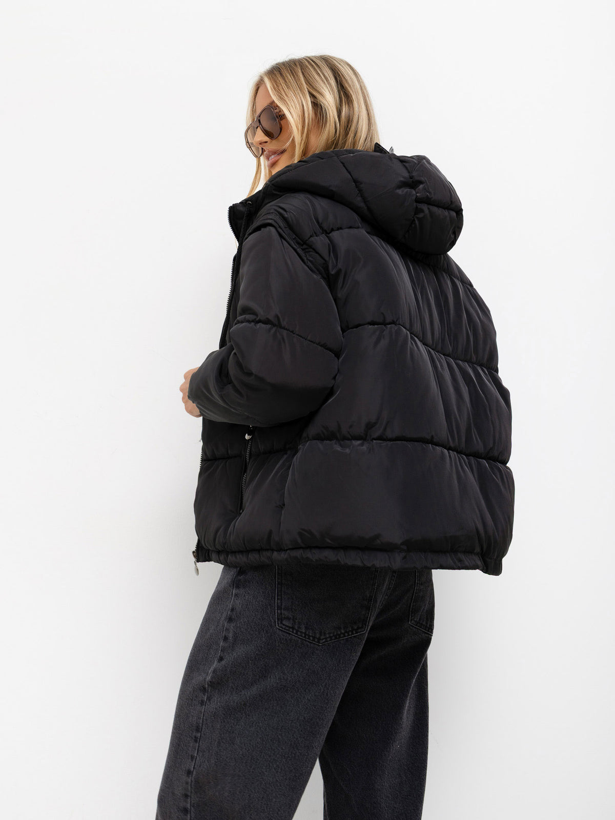MELFIA Schwarze Damen Winterjacke 2-in-1 – Jacke mit abnehmbaren Ärmeln