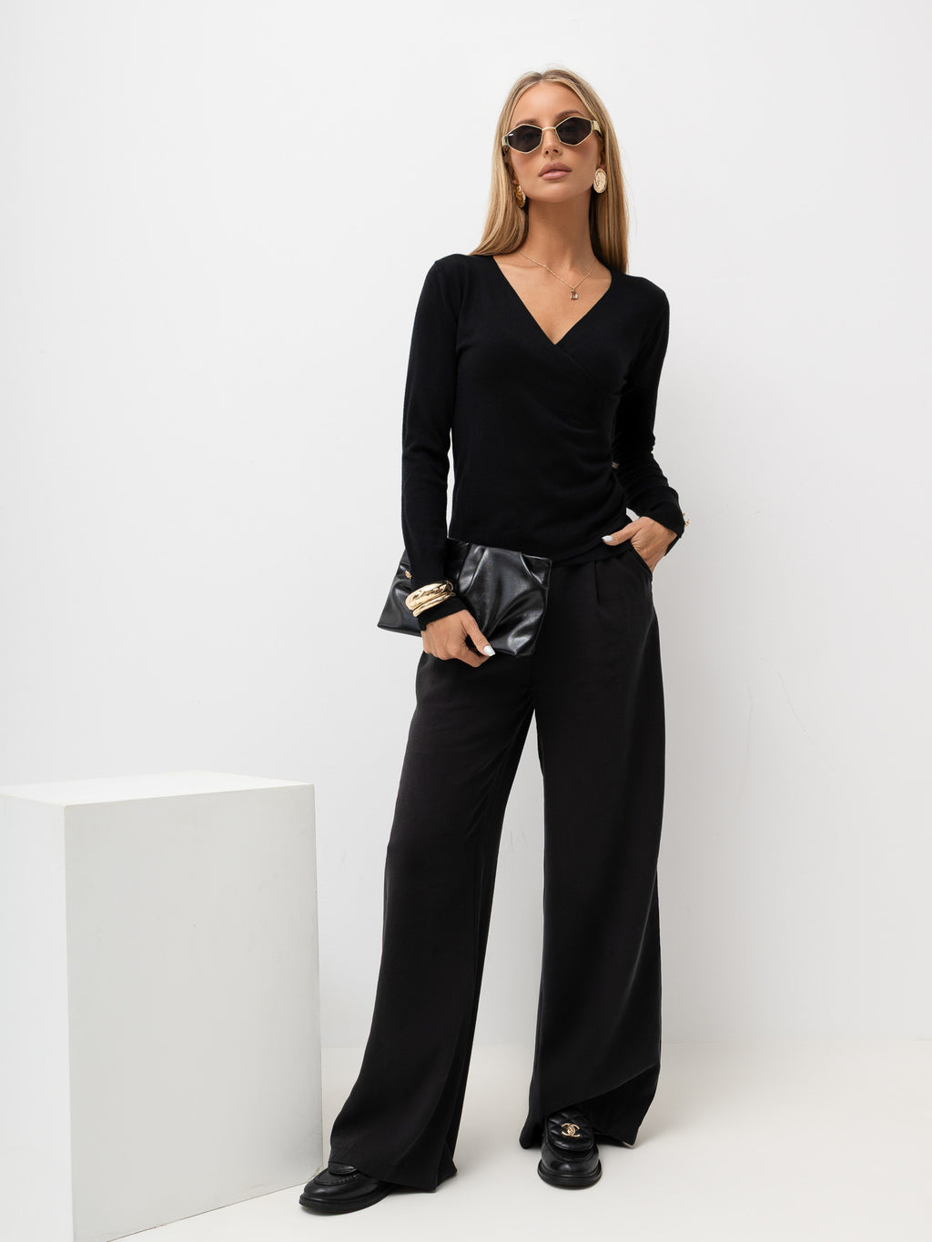 MELFIA Fitted V-Neck Sweater