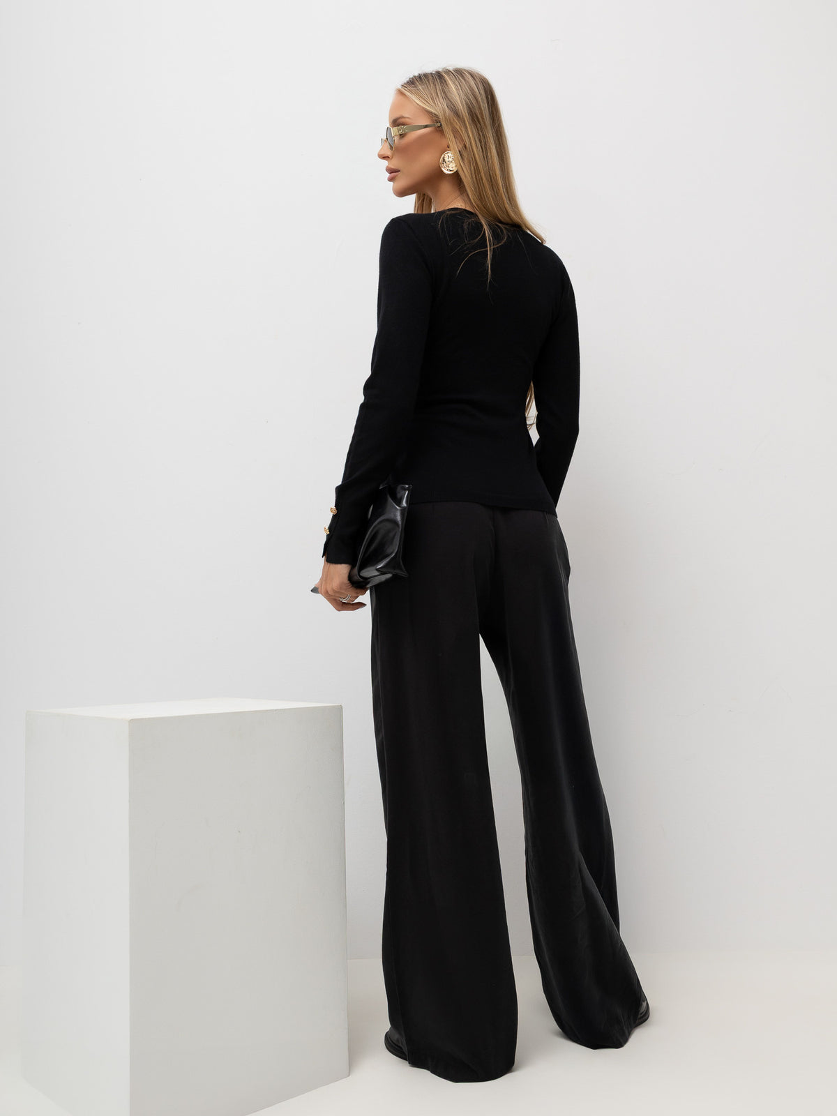 MELFIA Fitted V-Neck Sweater