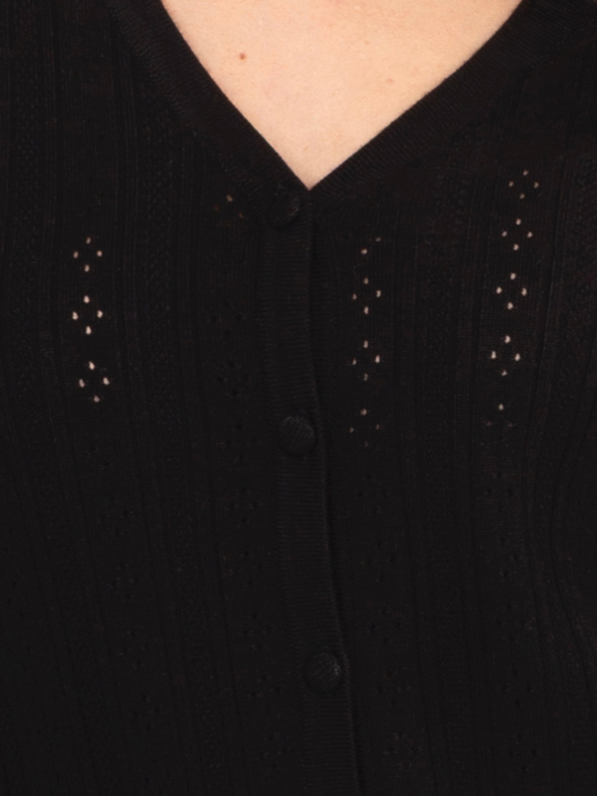 MELFIA – Durchbrochene Strickjacke mit Knopfschluss