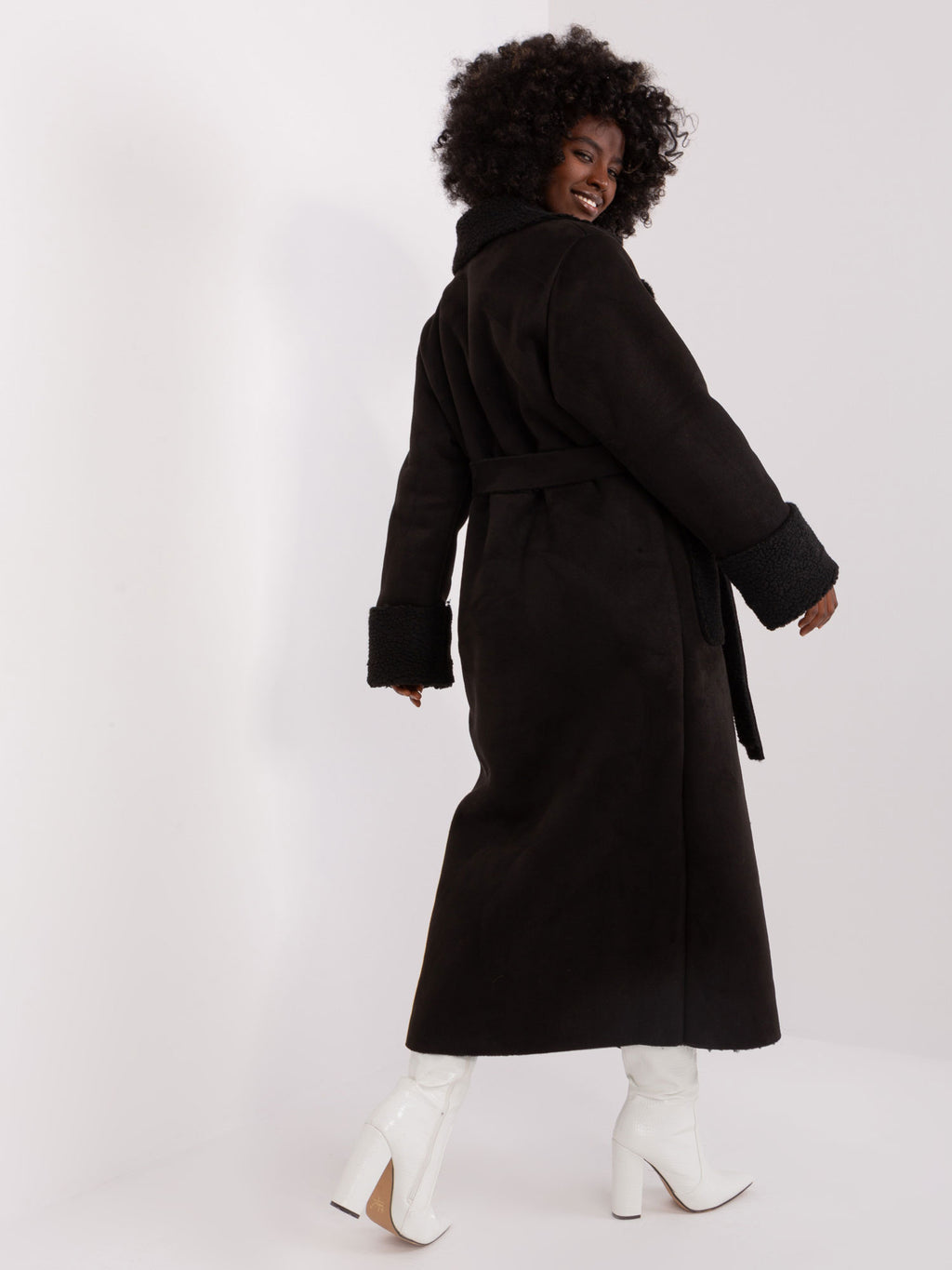 MELFIA NOIRÉ – Schwarzer Schaffell Wintermantel mit Taschen