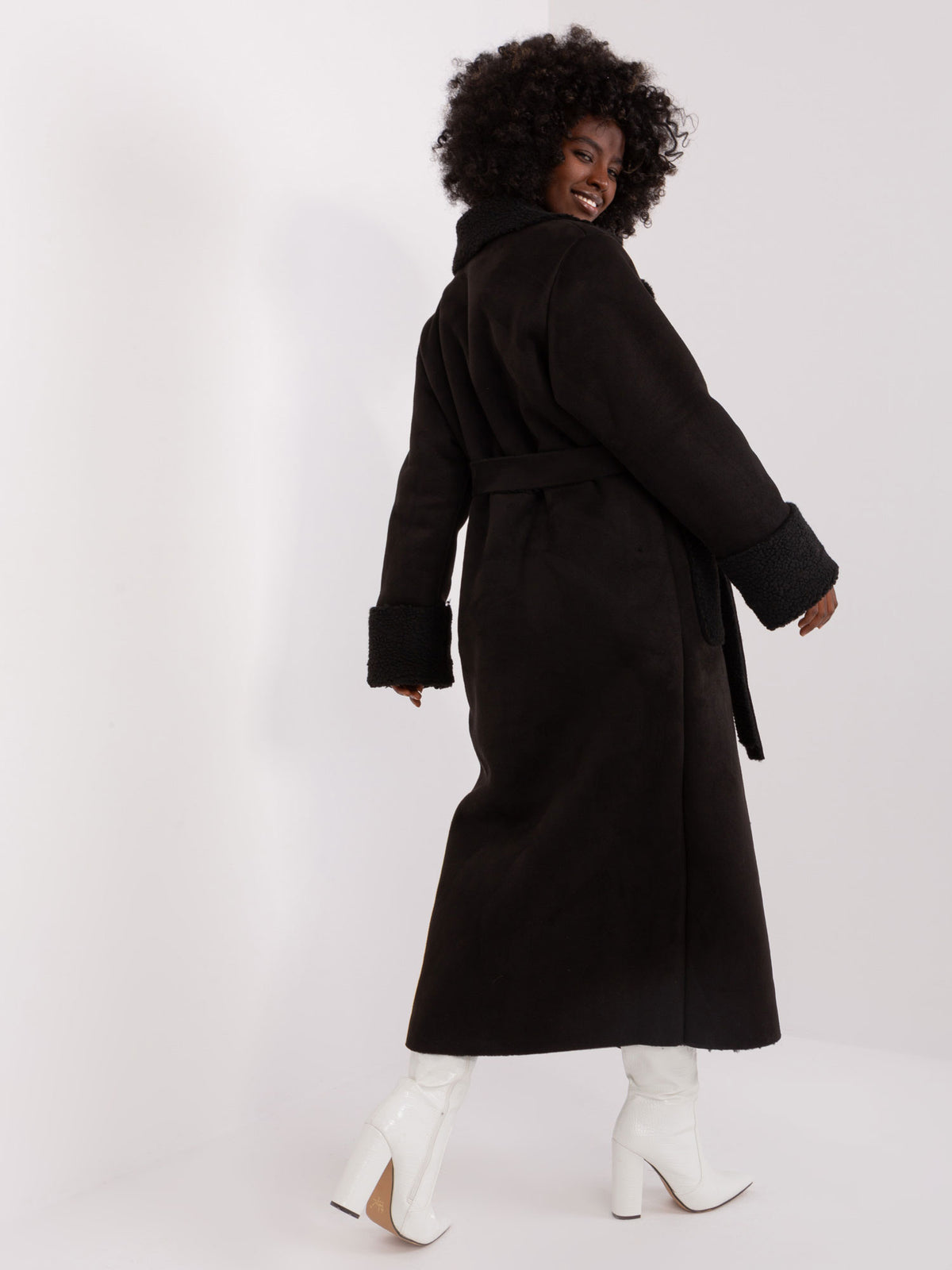 MELFIA NOIRÉ – Schwarzer Schaffell Wintermantel mit Taschen