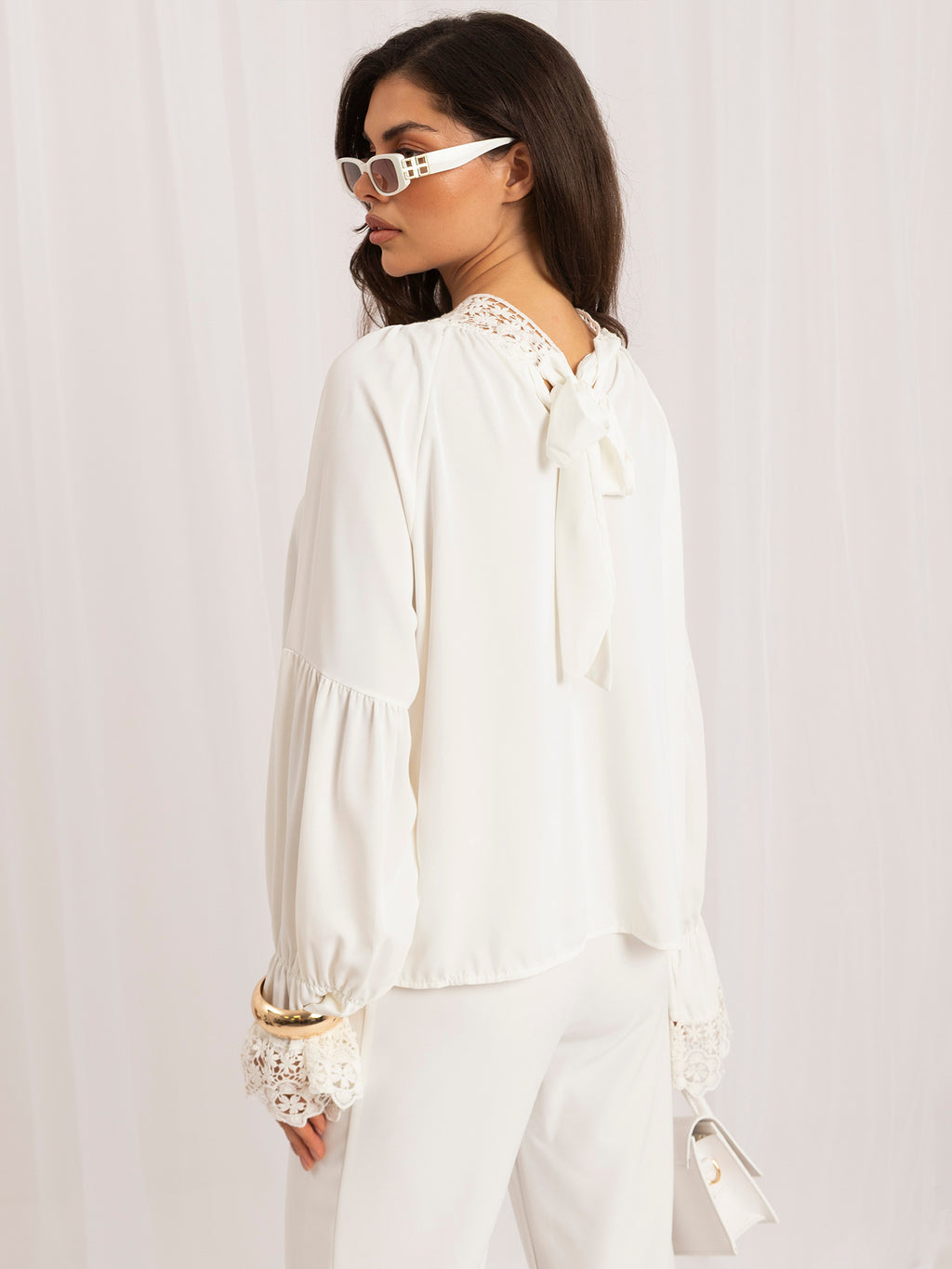 MELFIA – Elegante Bluse mit Spitzenabschluss