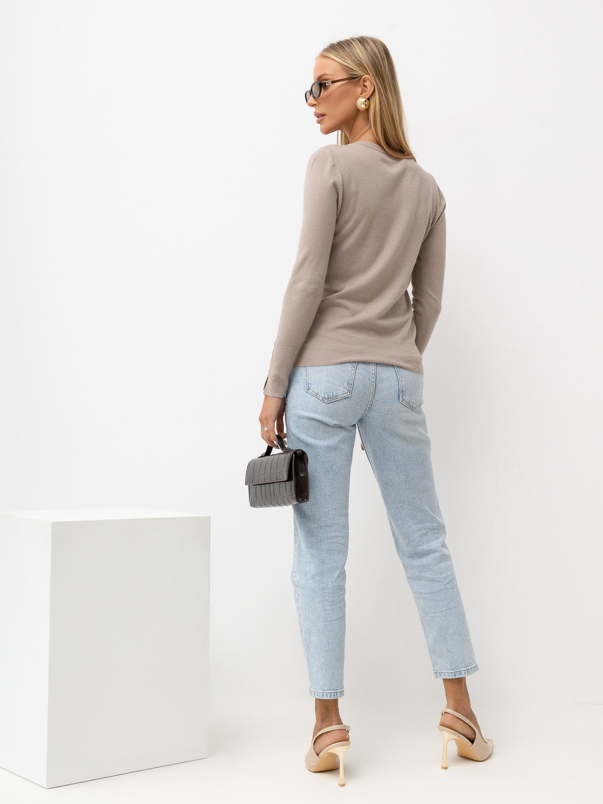 MELFIA Fitted V-Neck Sweater