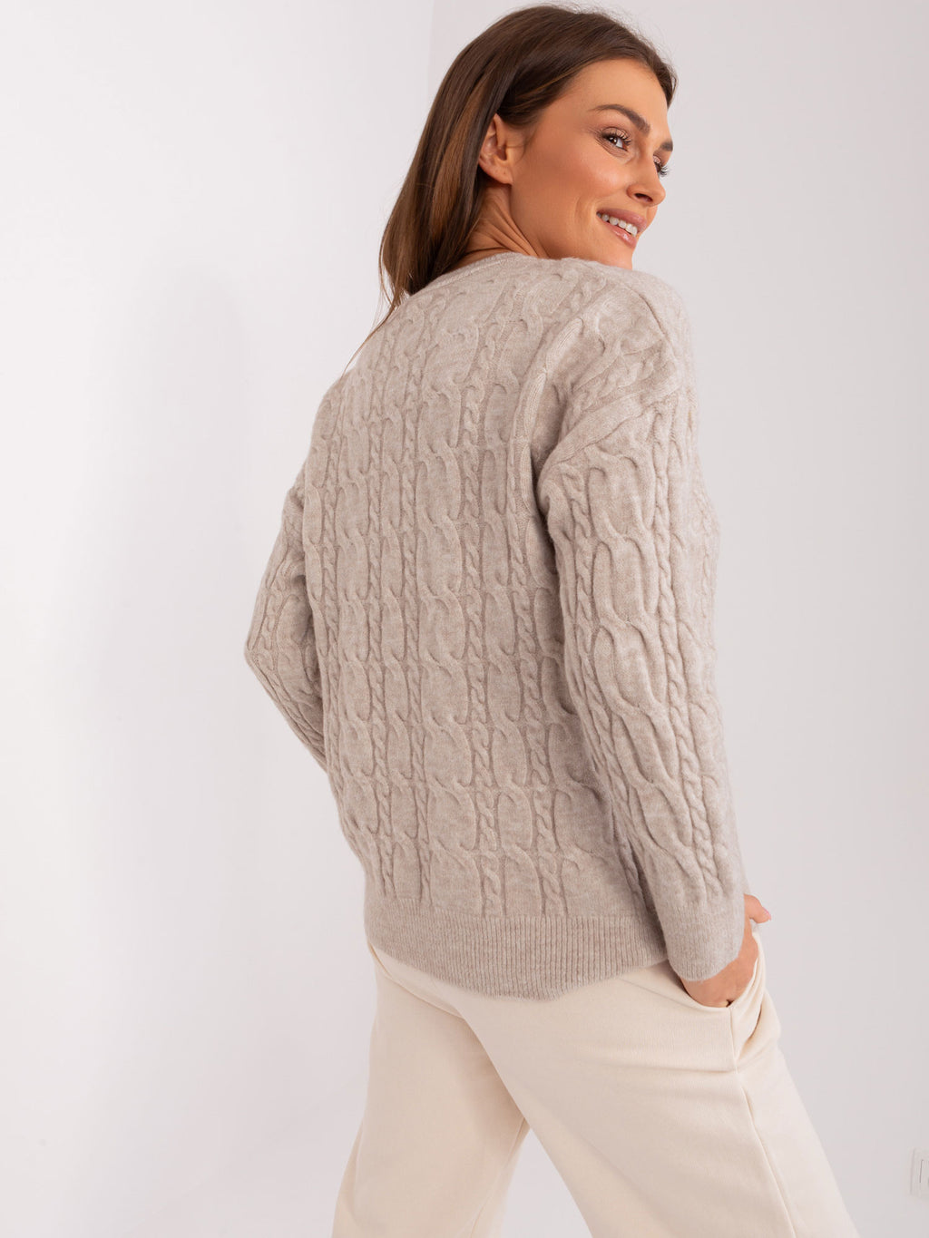 MELFIA – Lockerer Pullover mit Zopfmuster