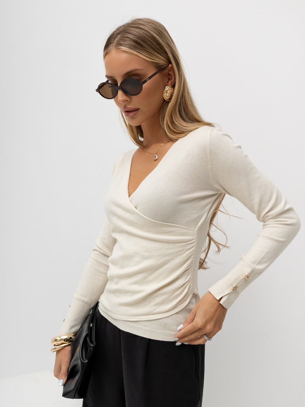MELFIA Fitted V-Neck Sweater