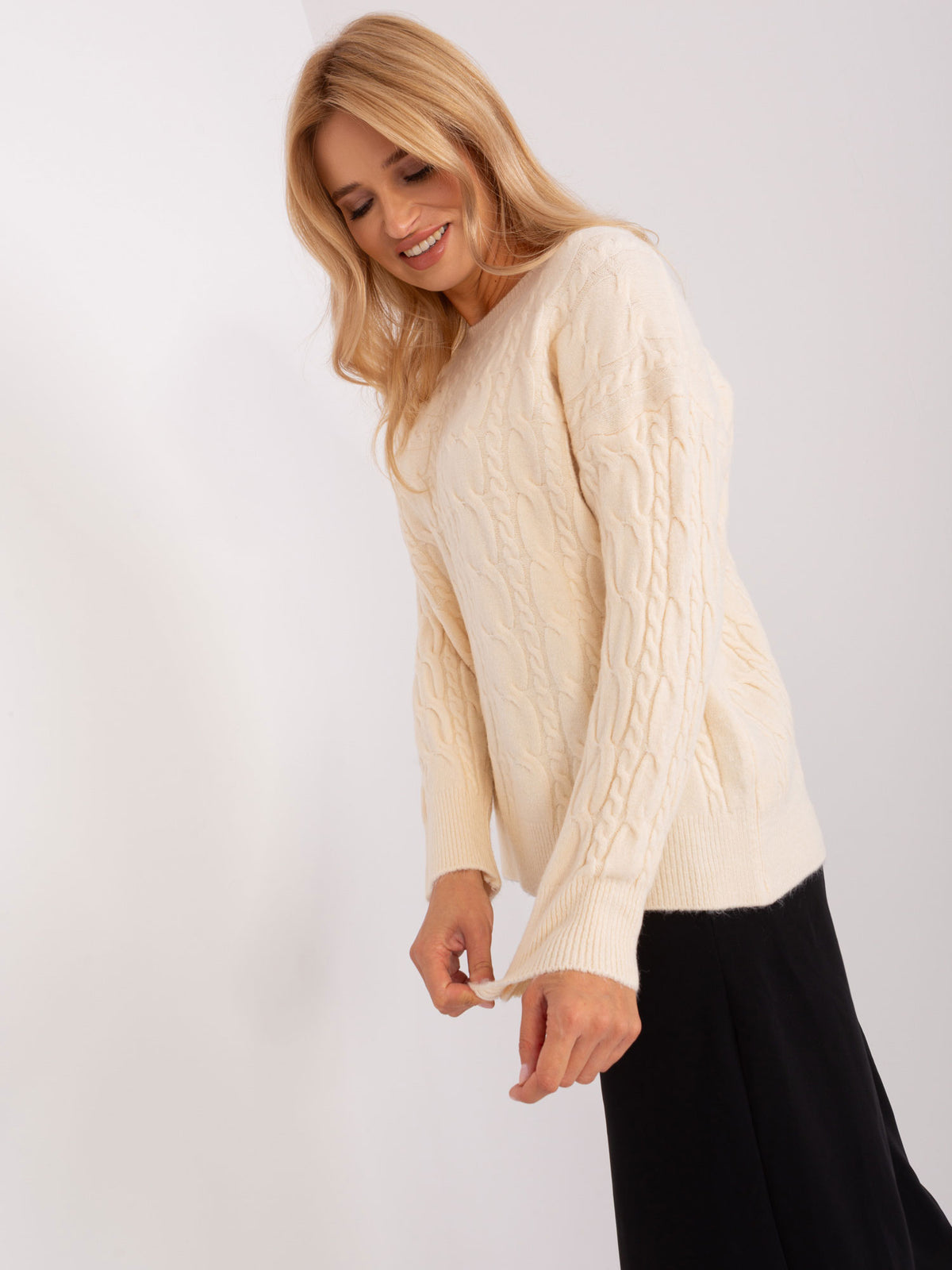 MELFIA – Lockerer Pullover mit Zopfmuster