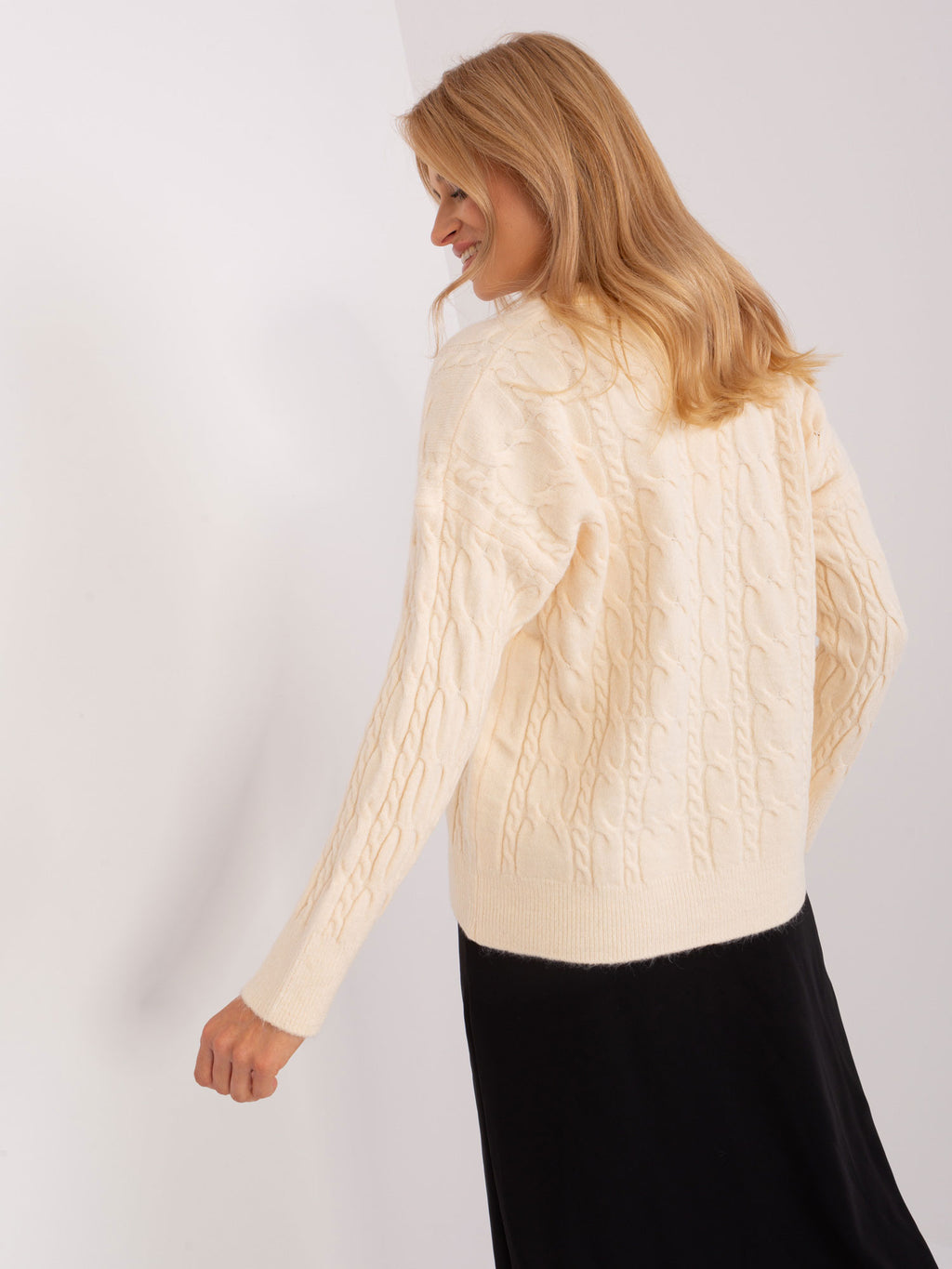 MELFIA – Lockerer Pullover mit Zopfmuster